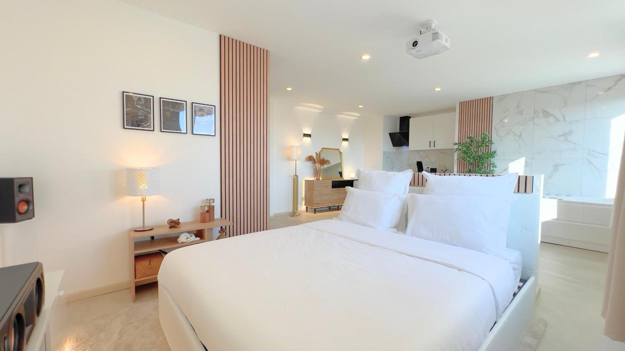 Ps5, Cinema & Jacuzzi - Skyline Luxe * Saint-Etienne (Loire)
